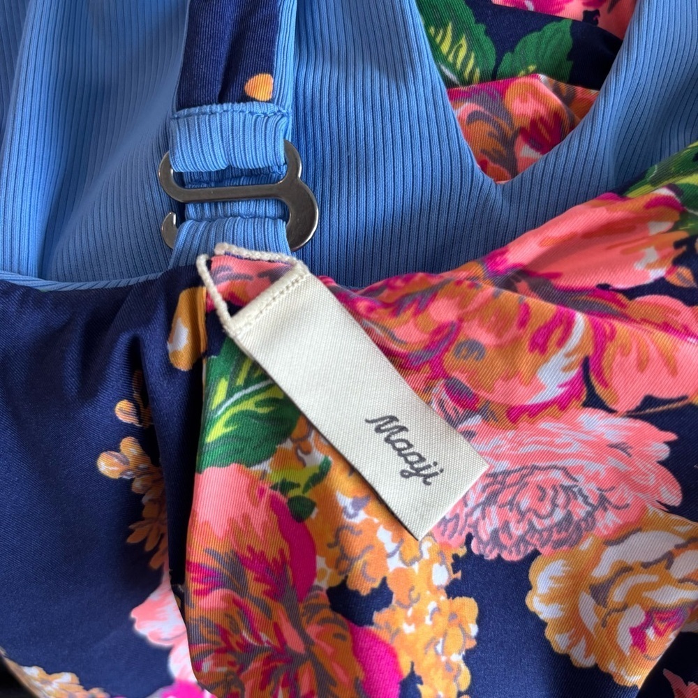 NWT Maaji Reversible Blue and Floral on Navy Deep Plunge High Leg 1 Pc. Swimsuit - Picture 9 of 10